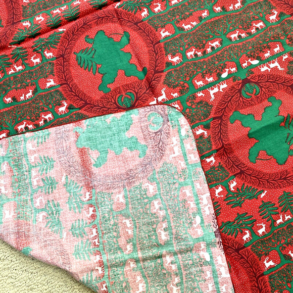 Christmas Tablecloth Printed Walking Santa Claus Whimsy Red & Green Rectangle - Picture 7 of 7